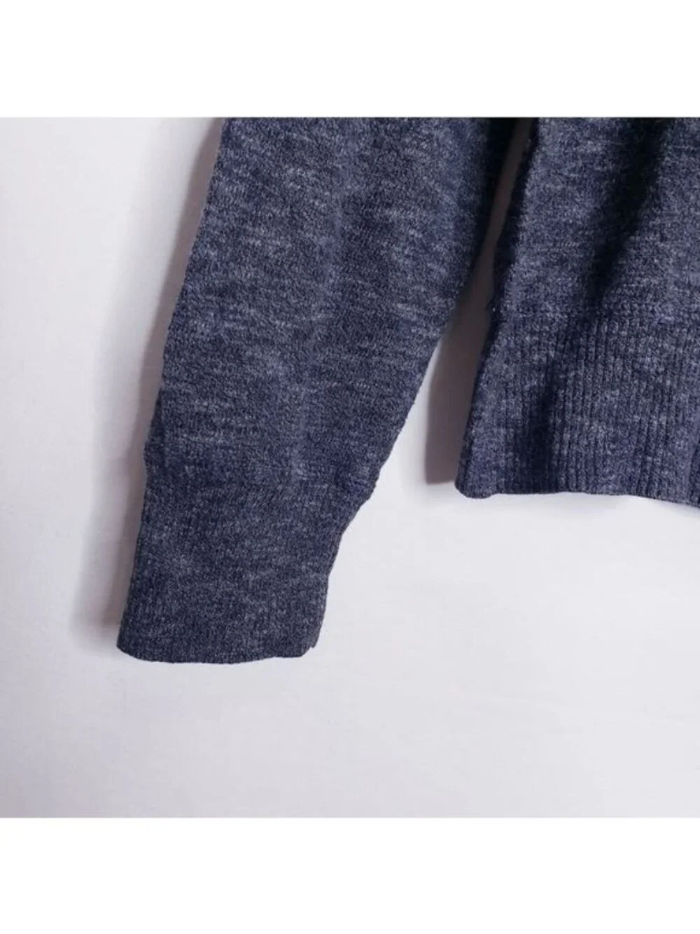 American Eagle Gray Lightweight V-Neck Pullover Cotton Sweater Men's Size Medium